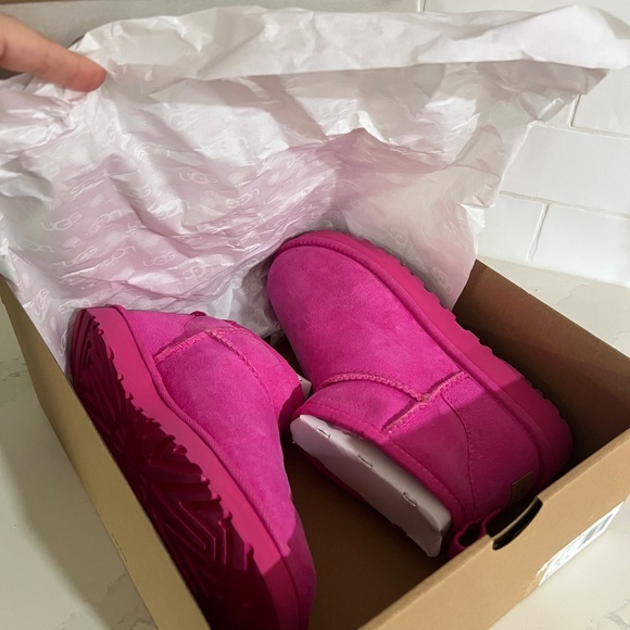 Uggs pink size 8 - Picture 7 of 8